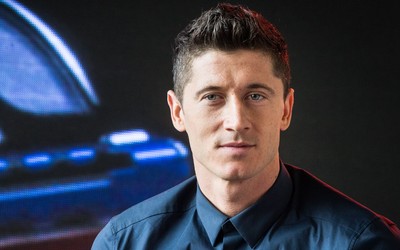 大象体育热议-阿兰娜肯尼迪禁区外弧线球破门